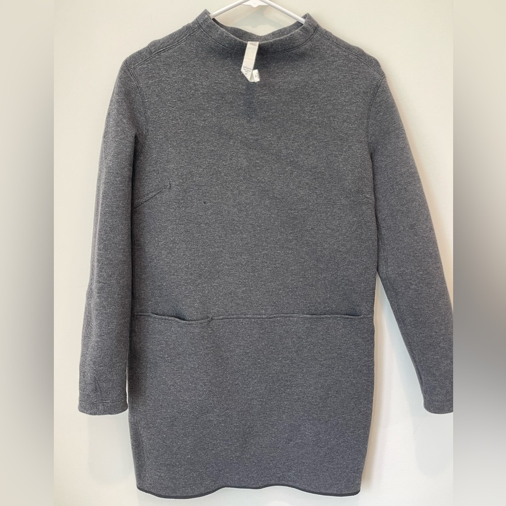 Lululemon dress size 4. Mock neck.